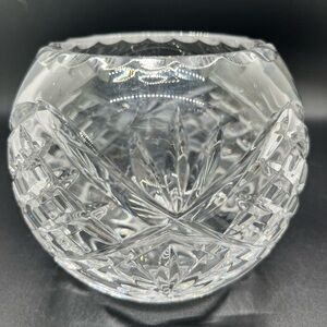 Crystal Legends by Godinger 24% Lead Crystal 4” Round Rose Bowl Vase